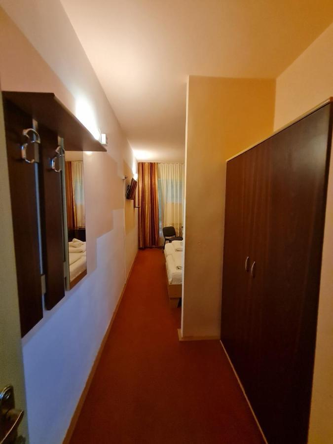 Готель Randunica Веліуг Номер фото